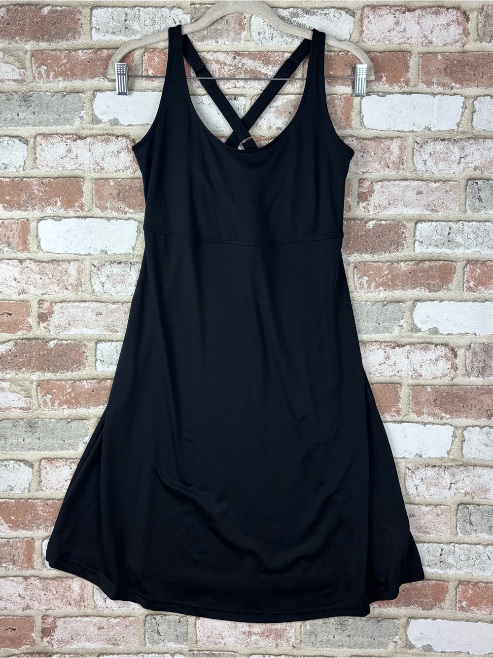 Columbia Sundancer dress | Large | Omni wick cross back Size small